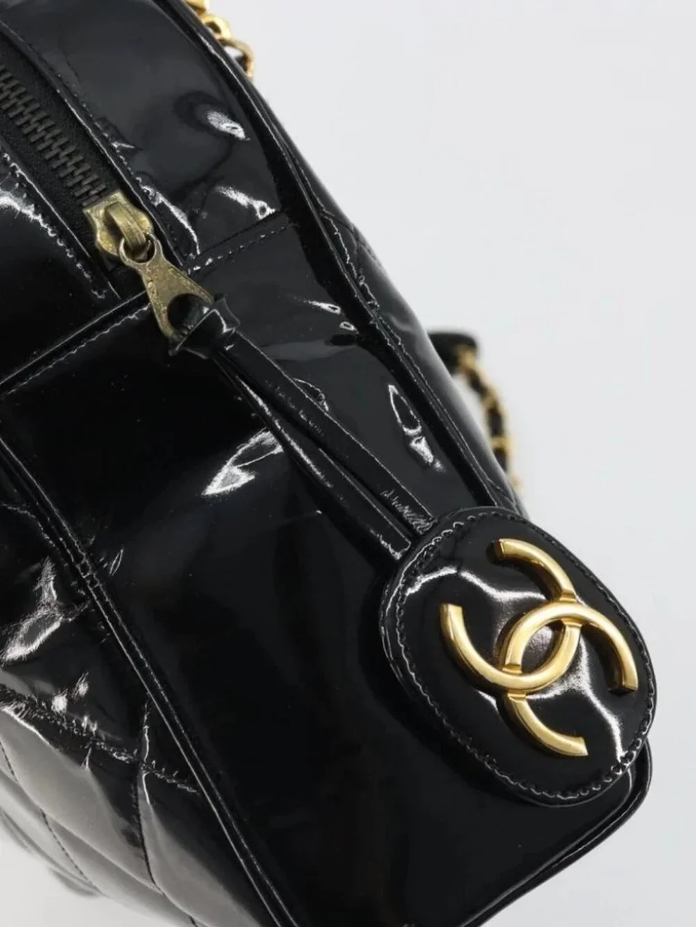 CHANEL Matelasse Chain Shoulder Bag Patent Leather Black Gold CC Auth YKZ1501